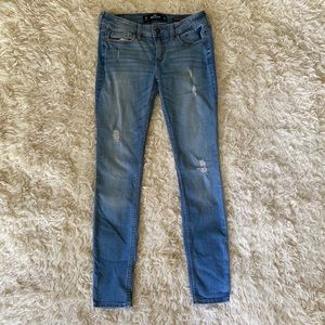 HOLLISTER Low-Rise Skinny Jeans!